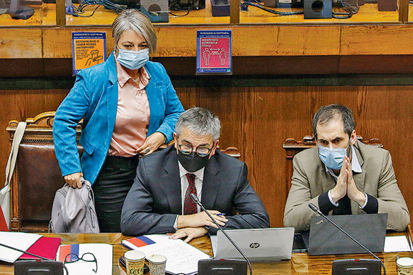 <p>Los ministros Jara, Marcel y Grau ayer en el Senado. Foto: Agencia Uno </p>