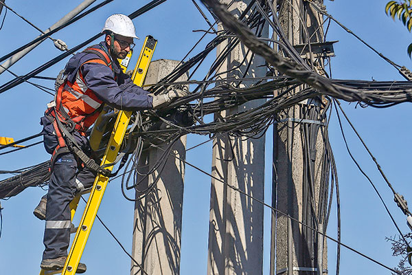 Subsecretario Monsalve asegura que se reunió con empresas de telecomunicaciones para tratar el robo de cables