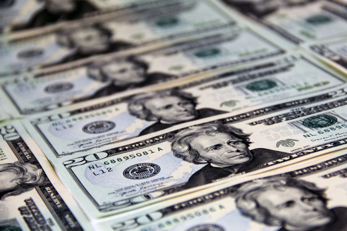 <p>$832,30 fue la cotización final del dólar en Chile tras moderar alza</p>