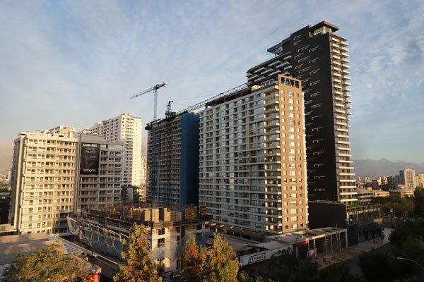 <p>Inmobiliaria Manquehue registra alza en desistimientos y baja en reserva de promesas</p>