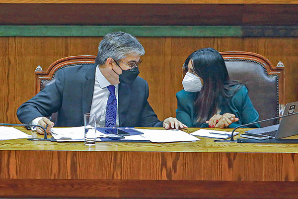 Reforma tributaria: Hacienda adelanta a parlamentarios que serían tres proyectos