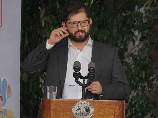 <p>Cadem: desaprobación al presidente Boric sube a nivel más alto desde que asumió</p>