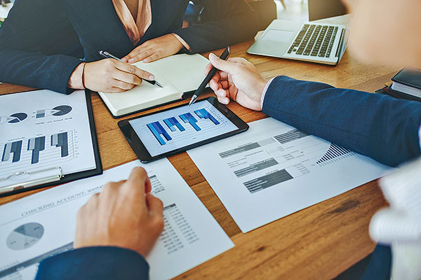 <p>Expertos recomiendan cómo ajustar la cartera de inversiones para la segunda mitad de 2022</p>