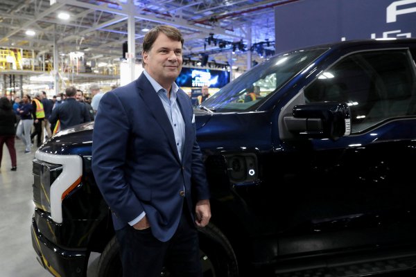 Ford invertirá US$ 3.700 millones en fábricas en el medio oeste de EEUU, en medio de auge de autos eléctricos