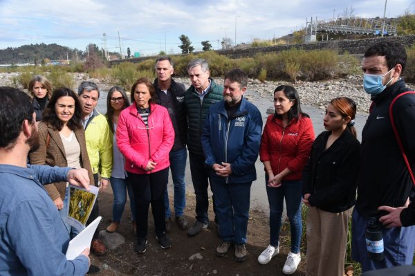Gobernador de la RM y autoridades municipales piden declarar al río Mapocho como humedal urbano