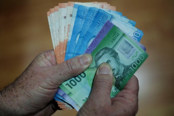 <p>Liquidez en los bolsillos de los chilenos sigue moderándose: el “M1” se contrajo en mayo</p>