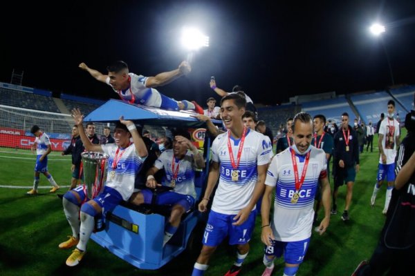 Cruzados buscan ser el primer equipo de fútbol chileno en colocar bonos