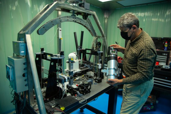 Investigadores de la UFRO buscan tratar tumores con nanopartículas biomarcadoras y radiación focalizada