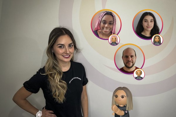<p>La fundadora Carolina Vega junto al equipo constructor de Sweepi</p>
