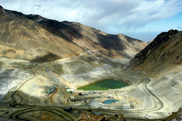 Anglo American anuncia que Los Bronces dejará de utilizar agua fresca al 2030