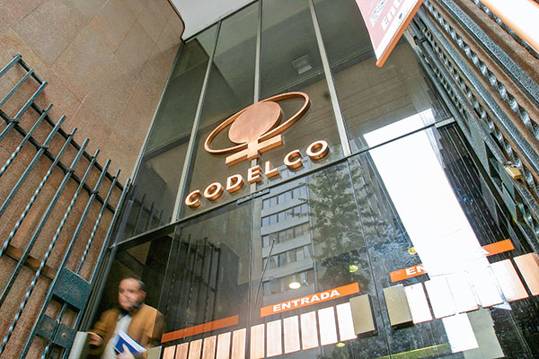 Codelco negocia con Hacienda nueva política de dividendos para enfrentar su deuda