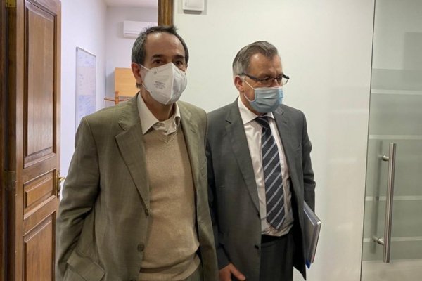 <p>El subsecretario de Previsión Social, Christian Larraín (izq), junto al superintendente de Pensiones, Osvaldo Macías (der).</p>