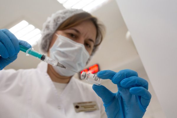 Precio de los seguros obligatorios Covid-19 que contratan las empresas bajaron hasta 60% en un año