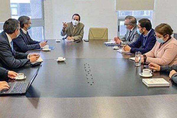 AFP se enfrentan con el gobierno por excluirlos de administrar futura cotización obligatoria del 10%