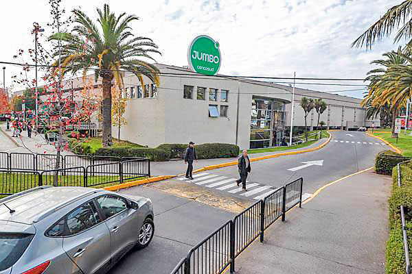 <p>Aseguradoras buscan que se les pague por autos robados en malls</p>
