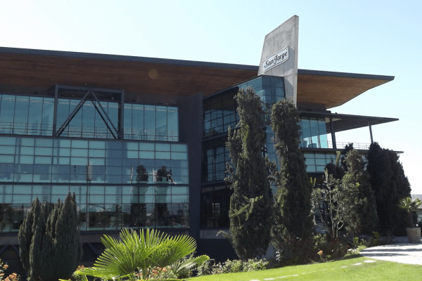 Empresa le paga por error sueldo de $ 165 millones a trabajador, éste desaparece... y luego renuncia
