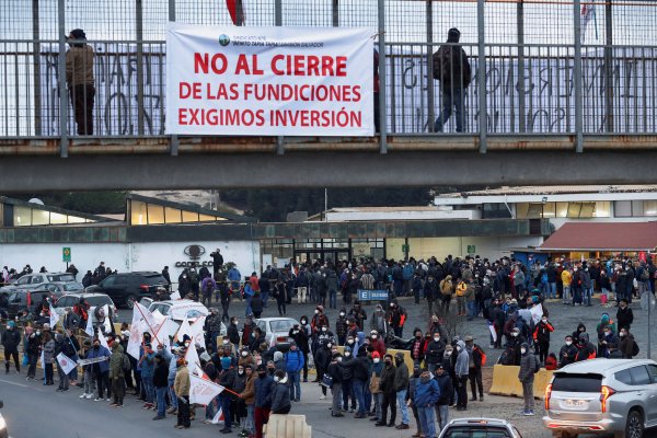 <p>Trabajadores de Codelco aseguran que esta semana comenzará el paro en rechazo al cierre de la fundición Ventanas</p>