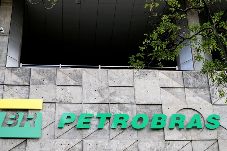 <p>Petrobras sube tras renuncia de su presidente e impulsa la Bolsa de Sao Paulo</p>