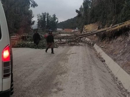 Residentes andinos de Perú bloquean carretera que usa Las Bambas en nuevo conflicto
