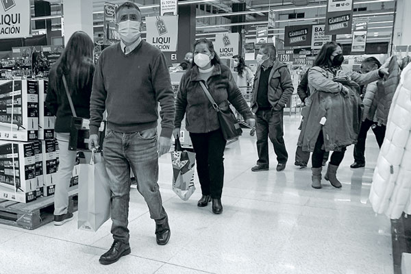 Histórico crecimiento del consumo llevó al IVA a explicar más de la mitad de los ingresos tributarios