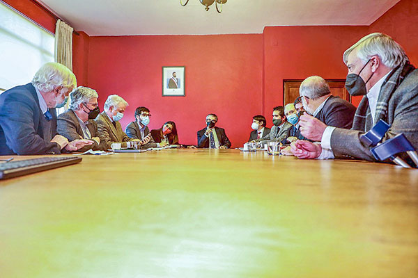 Gradualidad y foco en altos ingresos: Marcel adelanta detalles a los exministros de Hacienda