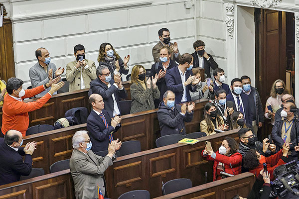 Pleno termina votaciones con 388 artículos permanentes de propuesta constitucional