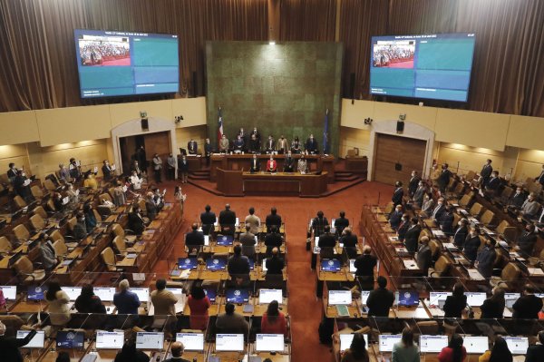 DC y PDG acuerdan generar una fuerza política de centro en la Cámara que debutará trabajando juntos en la reforma tributaria