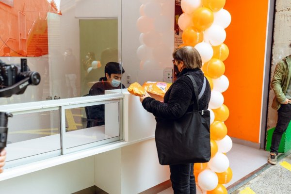 <p>Falabella firma contrato con Metro y abre puntos de retiro de productos en dos estaciones</p>