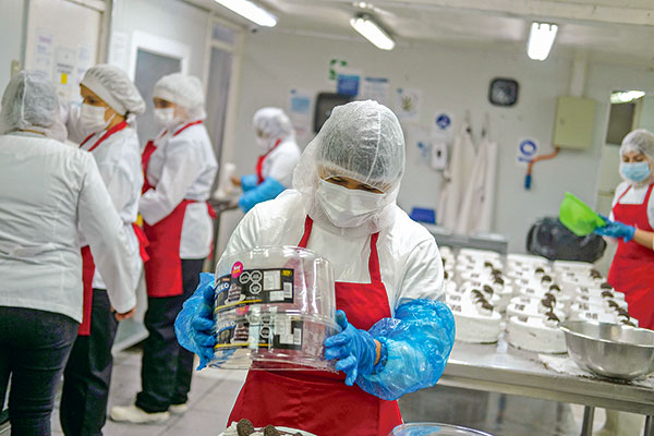 <p>Reducción de la jornada laboral a 40 horas implicaría un aumento del costo salarial por hora de 12,5%</p>