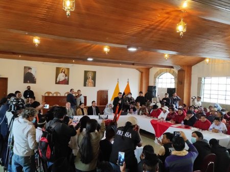 Gobierno y grupos indígenas en Ecuador logran acuerdo y terminan movilizaciones