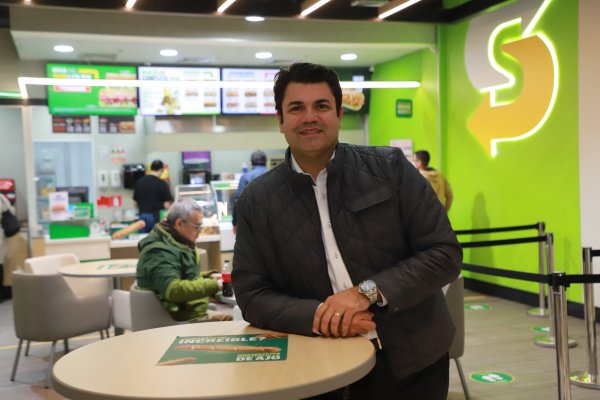 La estrategia de Subway ante alza de costos: dará giro hacia proveedores locales y busca llegar a 200 tiendas en Chile