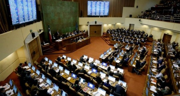 <p>El trámite en el Congreso: esta semana ingresa royalty y cambios a impuesto a la renta y la riqueza</p>