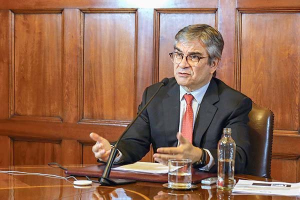 Oficialismo sube presión por medidas ante inflación para evitar reabrir debate sobre retiro de fondos