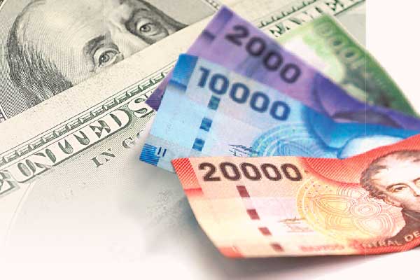 Dólar escala hasta $ 951 y el peso es la segunda moneda latinoamericana más depreciada en el año