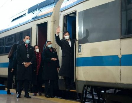 Boric reafirma compromiso de reactivar la red ferroviaria y abrir la ruta Santiago-Valparaíso