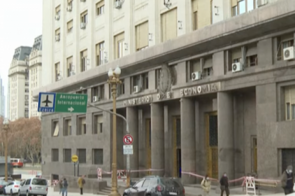 <p>Ahora en DF | Incertidumbre económica en Argentina tras renuncia del ministro de Economía</p>