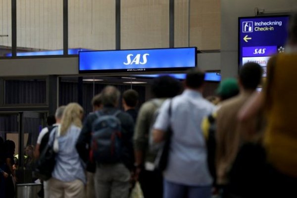 Aerolínea escandinava SAS se declara en quiebra mientras la mayoría de los vuelos están en tierra
