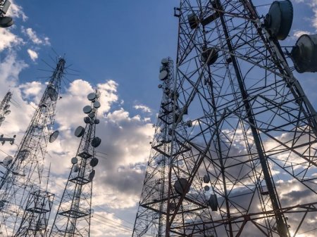 WOM vendió 3.800 torres en Chile casi US$ 1.000 millones a fondo de inversiones norteamericano