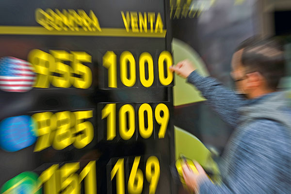Dólar en Chile rozó los $ 1.000: ¿Cuál es la próxima barrera técnica que ve el mercado?