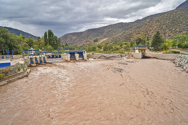 Luis Baertl, presidente de la junta de vigilancia del río Maipo: “El agua para Santiago está asegurada para el consumo humano” y la cosecha de hortalizas