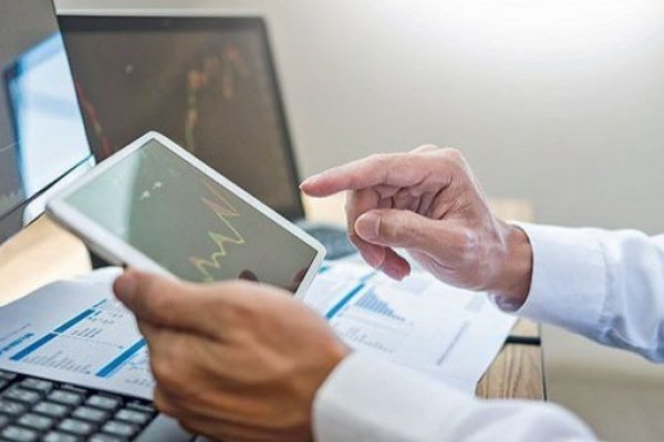Los traspasos de fondos caen 93% en 12 meses y fondo E se mantiene como favorito