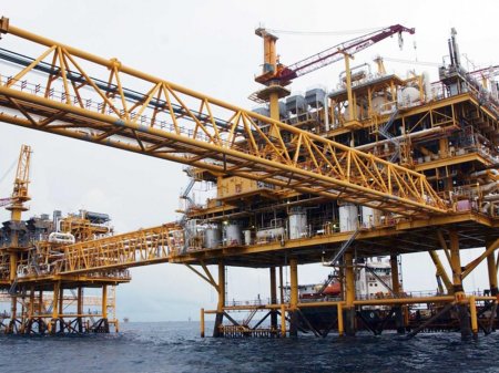 Moody's baja calificación de estatal mexicana Pemex