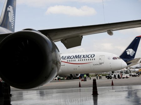 Aeroméxico solicitó formalmente su salida de la bolsa local y acciones caen con fuerza