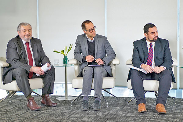 Pensiones: expertos debaten sobre ventajas y riesgos en nueva Constitución
