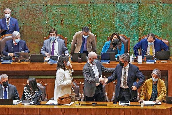 Bono invierno avanza al Senado y Marcel asegura impacto "mínimo" en la inflación