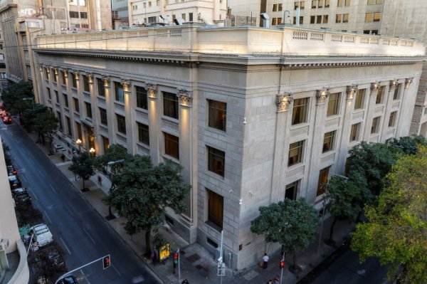 <p>Bancos de inversión estadounidenses apuestan por dos nuevas alzas a la tasa de interés en Chile y alertan sobre mayor inflación</p>