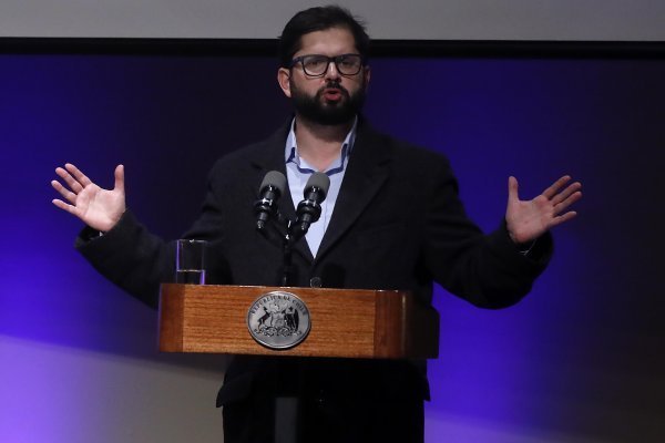 Boric dice que un posible cambio de gabinete "se evaluará después del plebiscito"