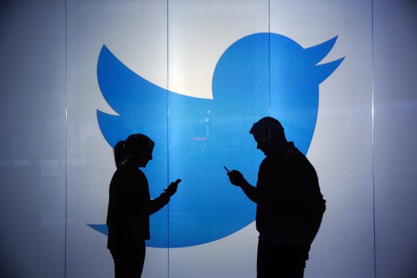 Twitter obtiene vía rápida en demanda contra Musk por cancelación del acuerdo de compra