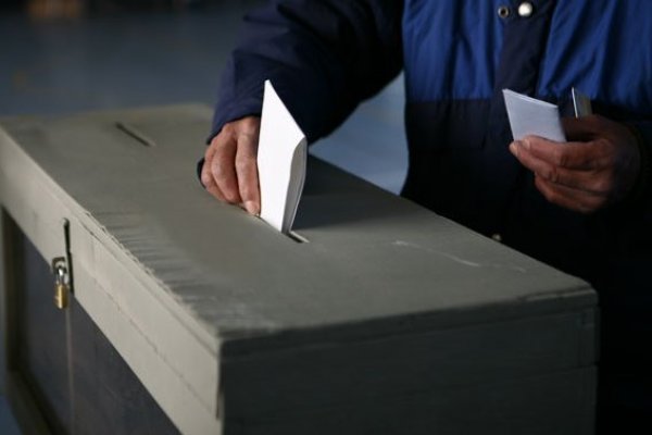 Pulso Ciudadano: el "rechazo" continúa liderando de cara al plebiscito de septiembre, pero el "apruebo" recorta la brecha