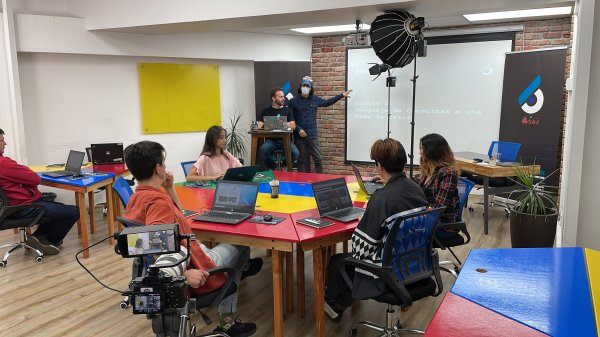 Corfo y Talento Digital lanzan convocatoria con más de 1.500 becas de especialización digital para Chile